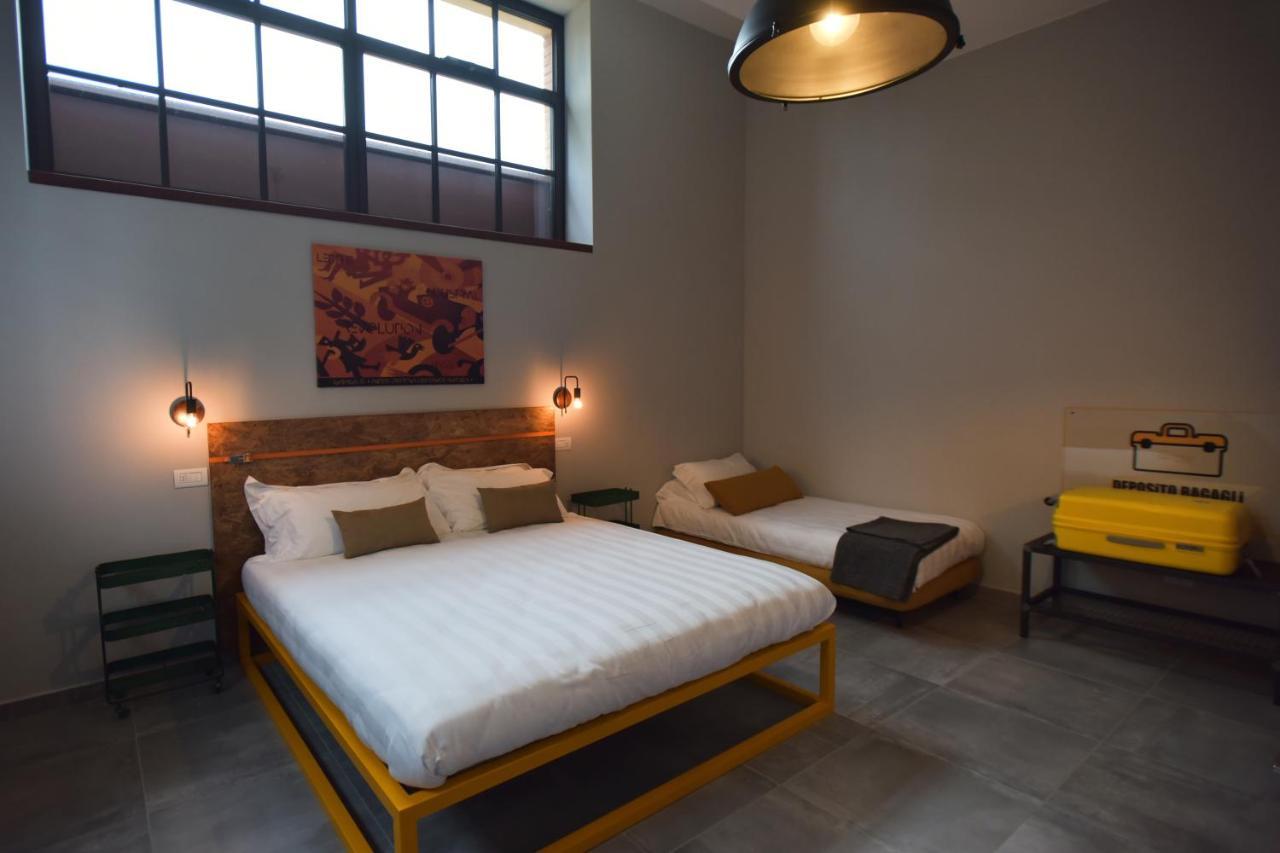 Garage47 Storica Officina Meccanica Loft B&B In ปีเอนซา ภายนอก รูปภาพ