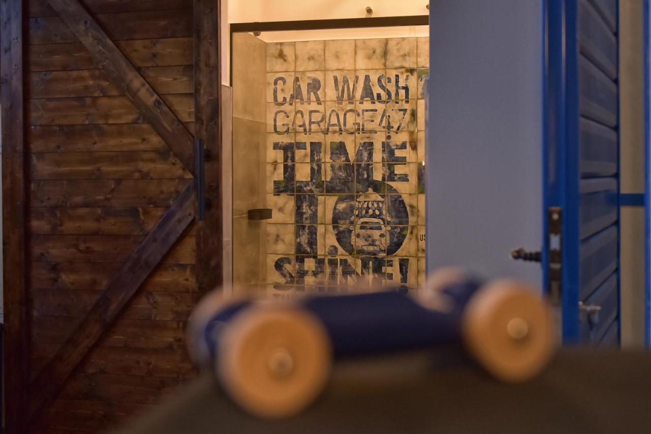 Garage47 Storica Officina Meccanica Loft B&B In ปีเอนซา ภายนอก รูปภาพ