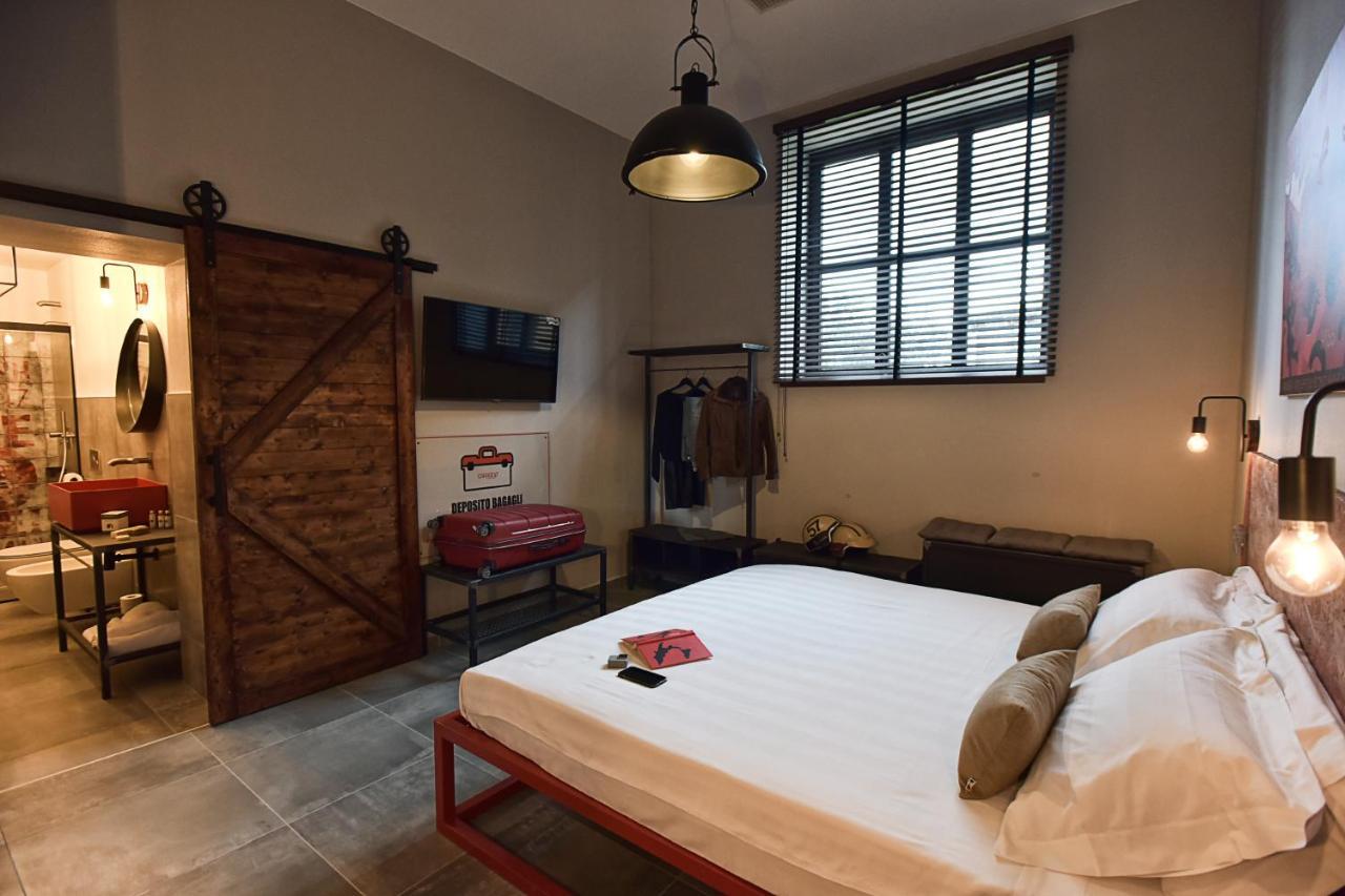 Garage47 Storica Officina Meccanica Loft B&B In ปีเอนซา ภายนอก รูปภาพ