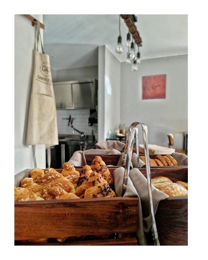 Garage47 Storica Officina Meccanica Loft B&B In ปีเอนซา ภายนอก รูปภาพ