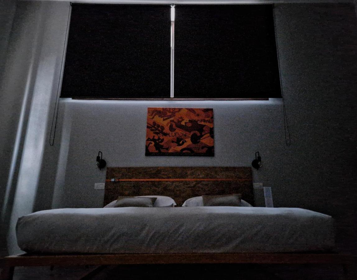 Garage47 Storica Officina Meccanica Loft B&B In ปีเอนซา ภายนอก รูปภาพ