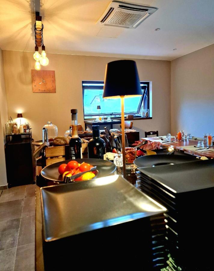 Garage47 Storica Officina Meccanica Loft B&B In ปีเอนซา ภายนอก รูปภาพ