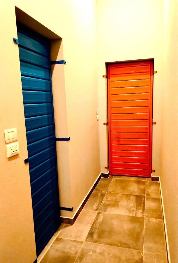 Garage47 Storica Officina Meccanica Loft B&B In ปีเอนซา ภายนอก รูปภาพ