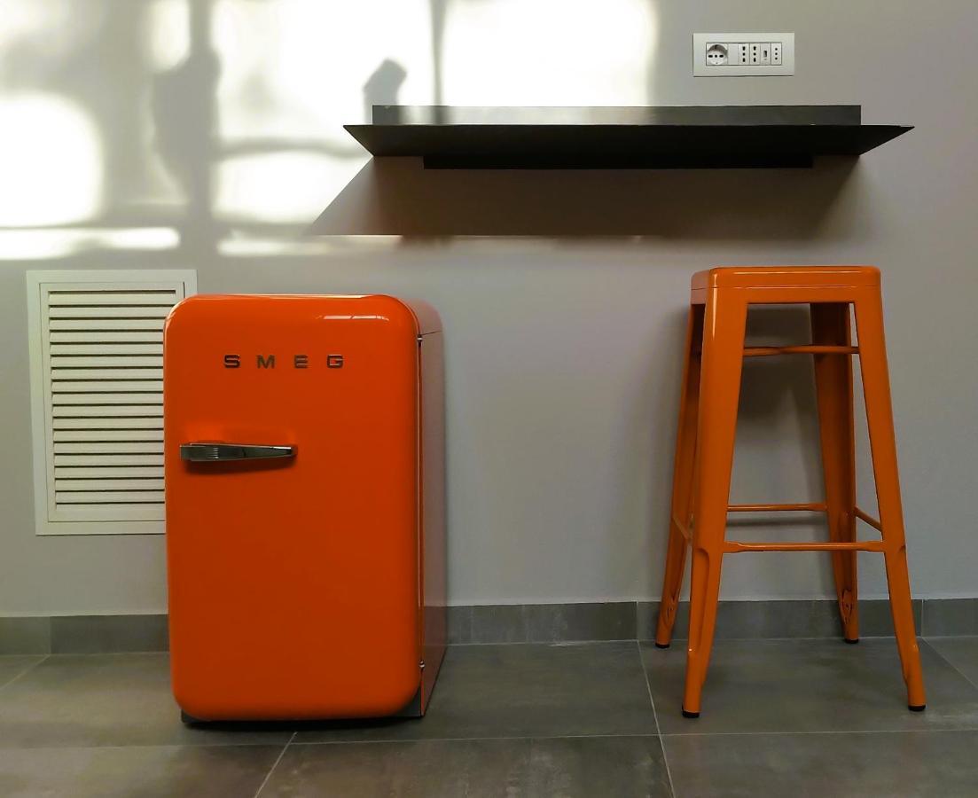 Garage47 Storica Officina Meccanica Loft B&B In ปีเอนซา ภายนอก รูปภาพ