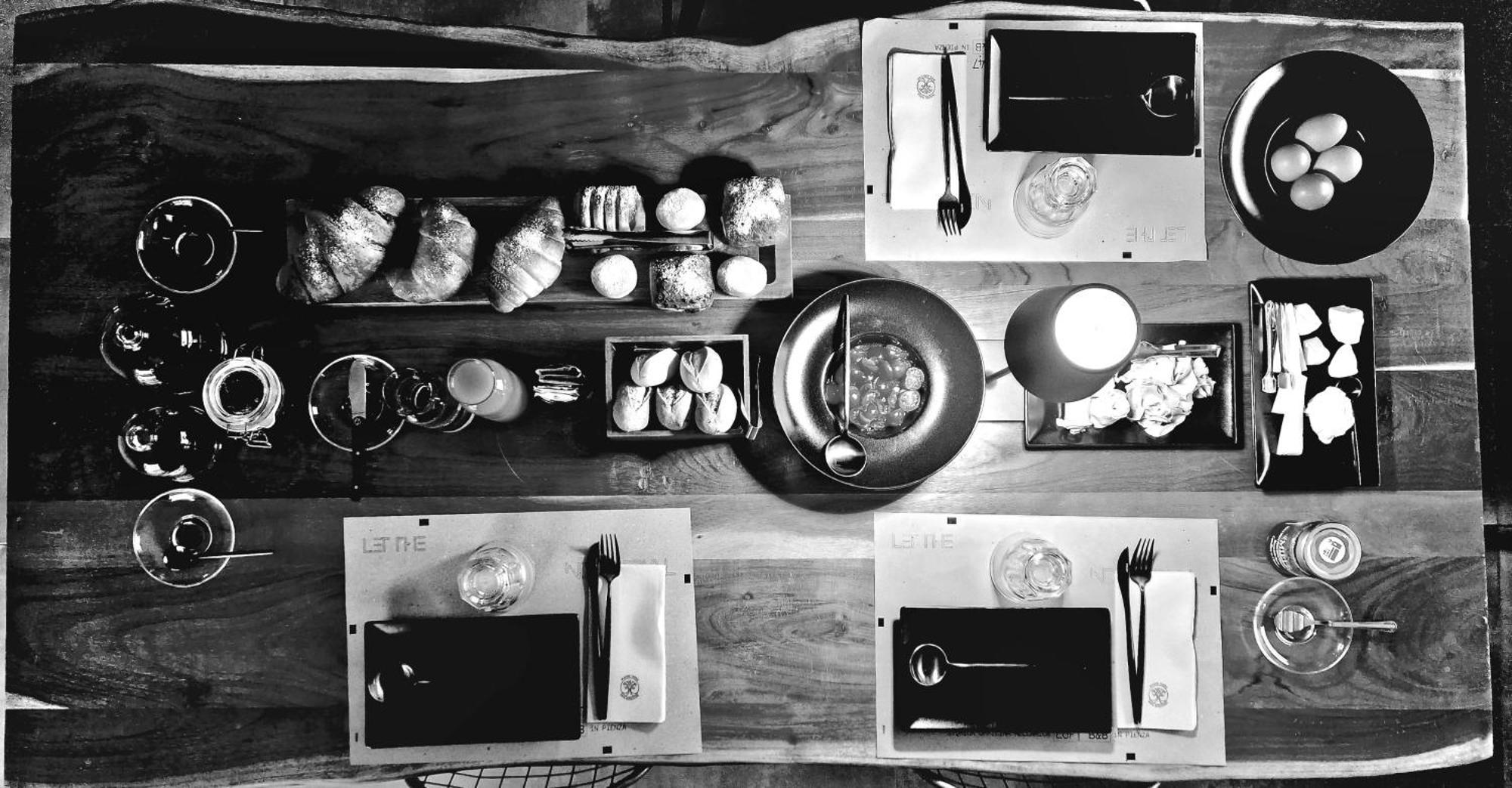 Garage47 Storica Officina Meccanica Loft B&B In ปีเอนซา ภายนอก รูปภาพ